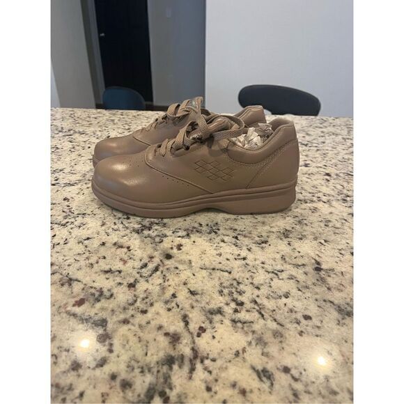 Propet Women's W3910 Vista Walker Comfort Shoe - Picture 4 of 5